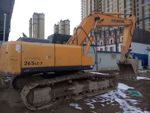 甘肃出售转让二手2000小时2011年现代R265LC挖掘机