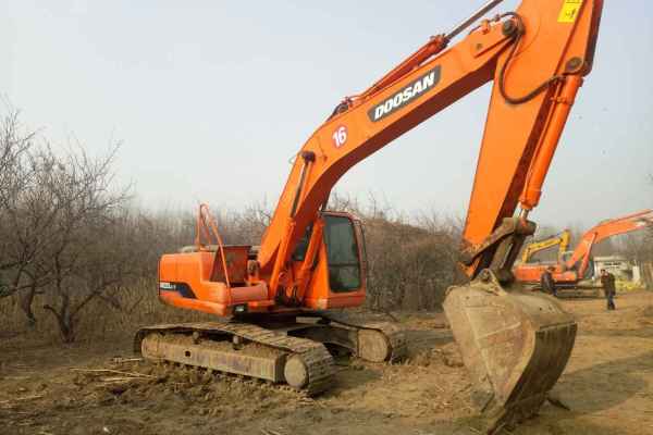 北京出售转让二手6800小时2009年斗山DH220挖掘机