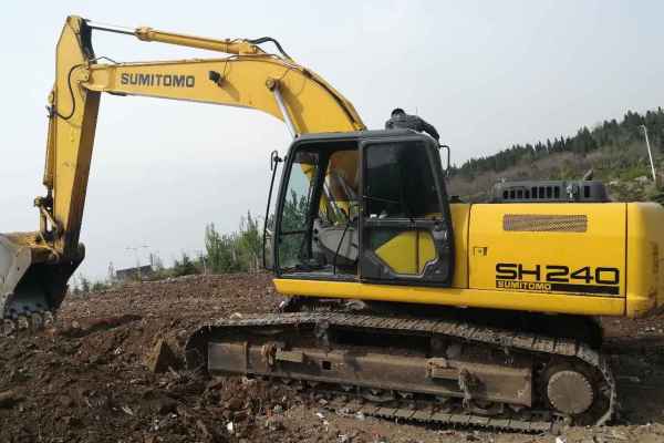 山东出售转让二手1500小时2014年住友SH240挖掘机