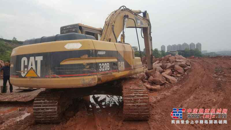 重庆出售转让二手15588小时2003年卡特彼勒320B挖掘机