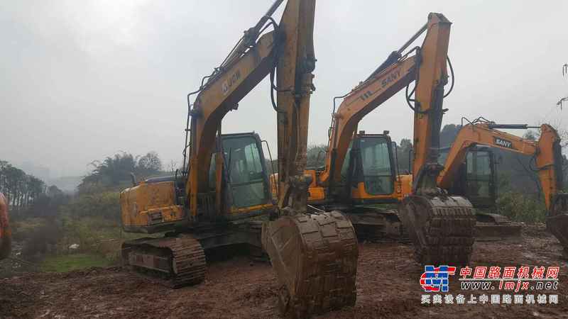 重庆出售转让二手8946小时2011年山重建机JCM913C挖掘机