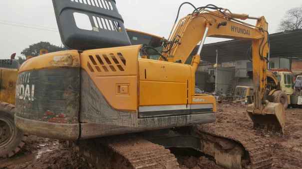 重庆出售转让二手6800小时2013年现代R150LC挖掘机