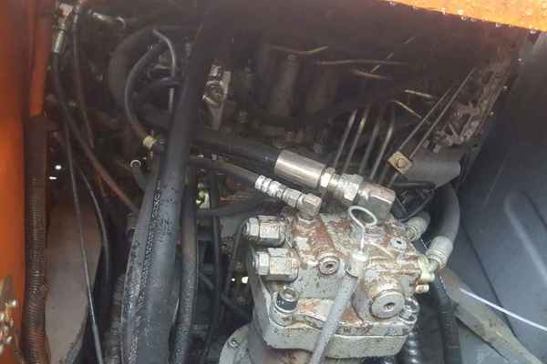 重庆出售转让二手7800小时2009年日立ZX120挖掘机