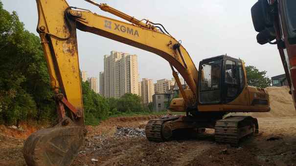 江西出售转让二手7800小时2010年厦工XG822LC挖掘机