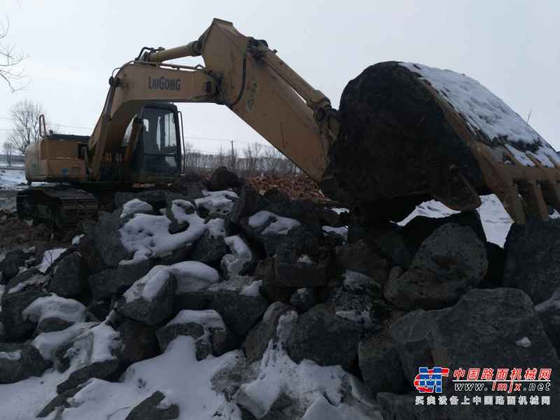 黑龙江出售转让二手10000小时2009年柳工CLG205挖掘机