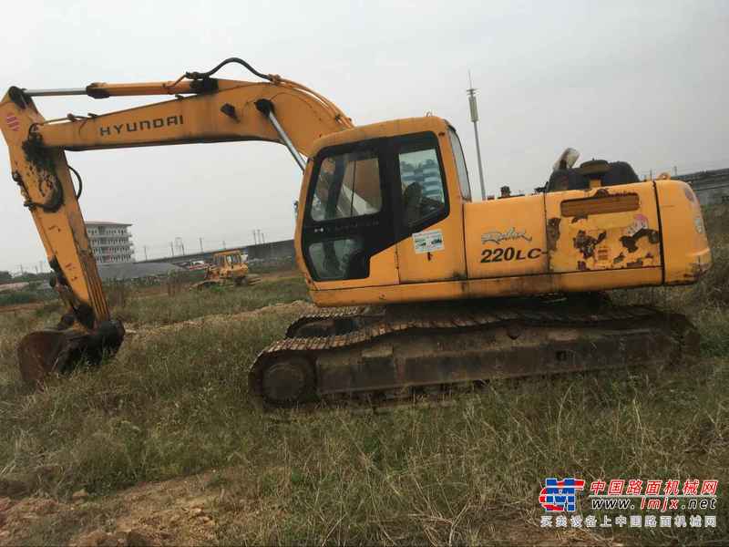 江西出售转让二手18300小时2003年现代R220LC挖掘机