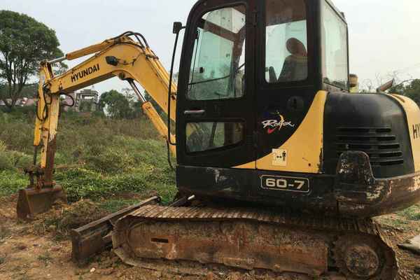 江西出售转让二手7821小时2010年现代R60挖掘机