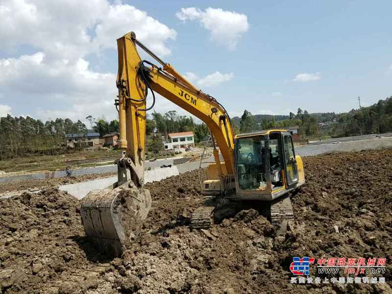 四川出售转让二手8800小时2011年山重建机JCM913D挖掘机