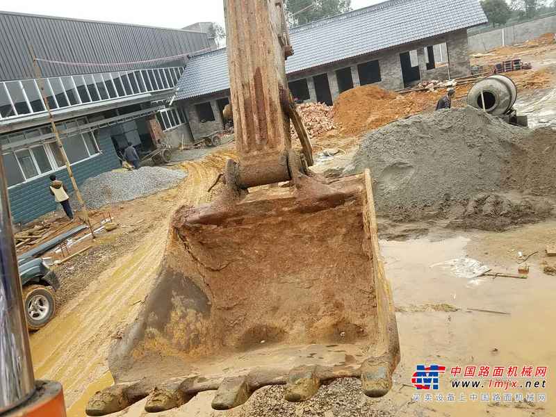 四川出售转让二手7800小时2010年斗山DH225挖掘机