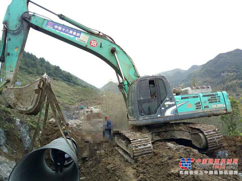 贵州出售转让二手9214小时2011年神钢SK350LC挖掘机