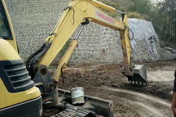 山西出售转让二手4680小时2011年现代R60挖掘机