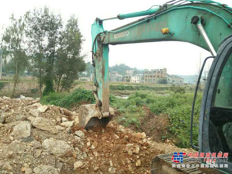 云南出售转让二手13000小时2005年神钢SK230挖掘机