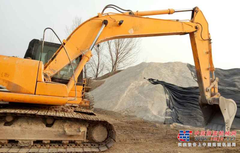 山东出售转让二手5000小时2010年龙工LG6215挖掘机
