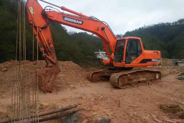 江西出售转让二手12500小时2010年斗山DH220挖掘机