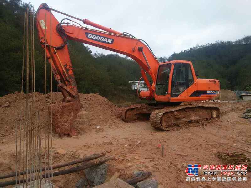 江西出售转让二手12500小时2010年斗山DH220挖掘机
