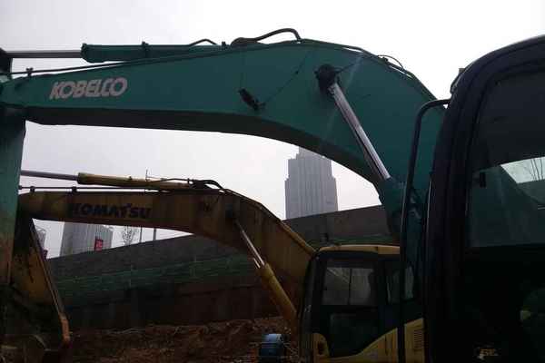 湖南出售转让二手9000小时2008年神钢SK230LC挖掘机