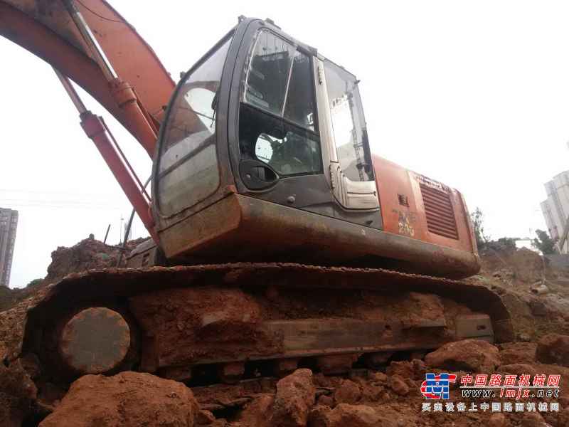 湖南出售转让二手8000小时2010年日立ZX200挖掘机