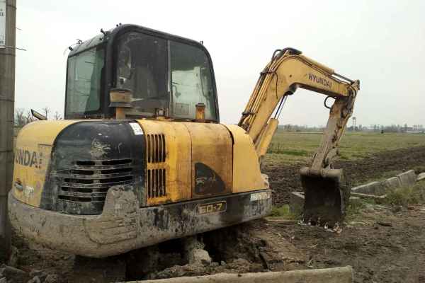 浙江出售转让二手6000小时2013年现代R60挖掘机