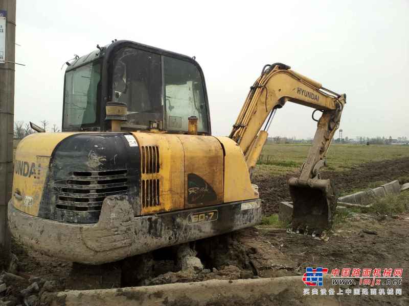 浙江出售转让二手6000小时2013年现代R60挖掘机