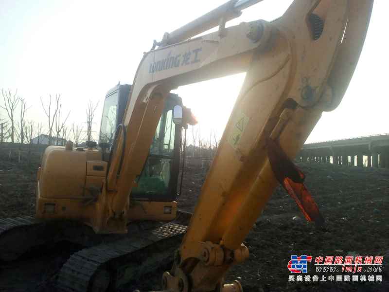 浙江出售转让二手4000小时2015年龙工LG6060D挖掘机