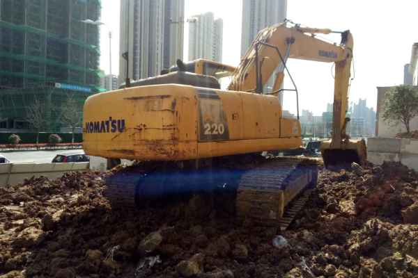 安徽出售转让二手12000小时2009年小松PC220挖掘机