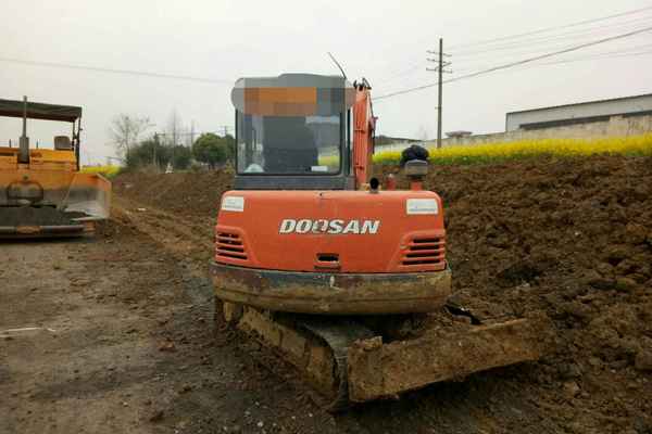 安徽出售转让二手7500小时2013年斗山DH55挖掘机