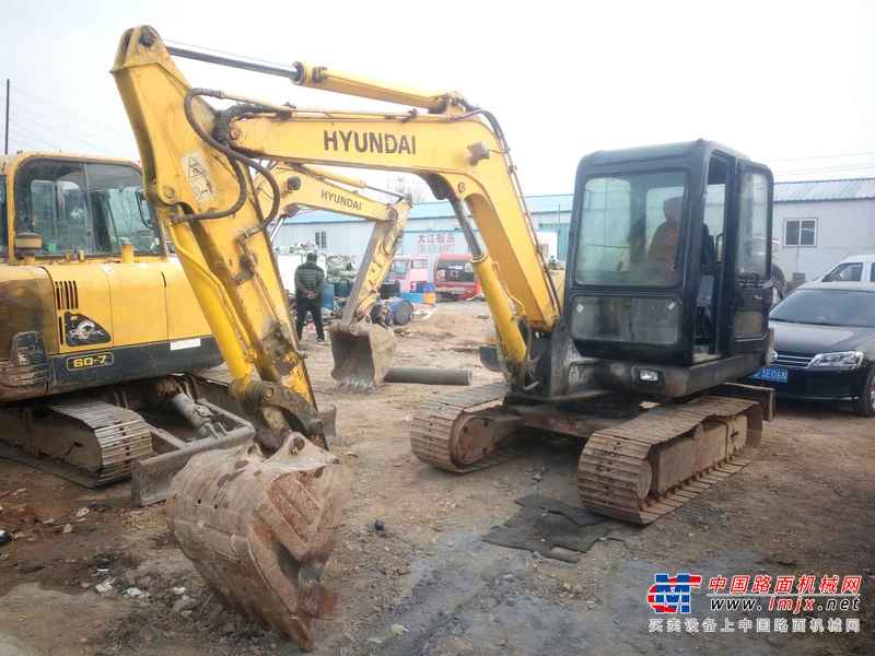 山东出售转让二手8000小时2010年现代R60挖掘机