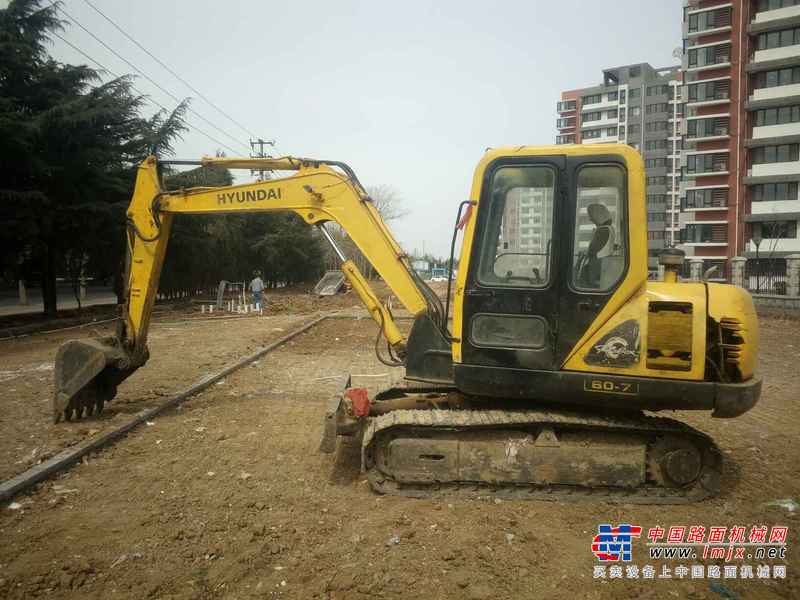山东出售转让二手12000小时2008年现代R55挖掘机