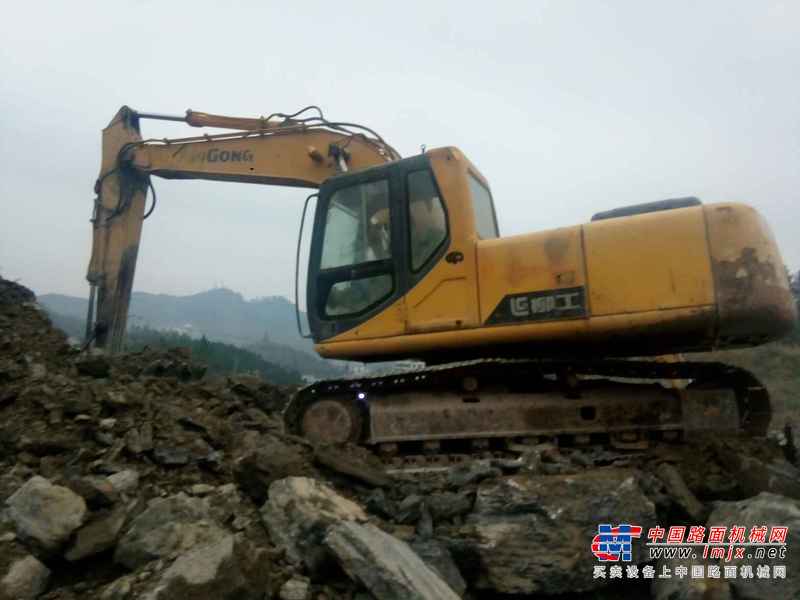 贵州出售转让二手9800小时2009年柳工CLG225C挖掘机