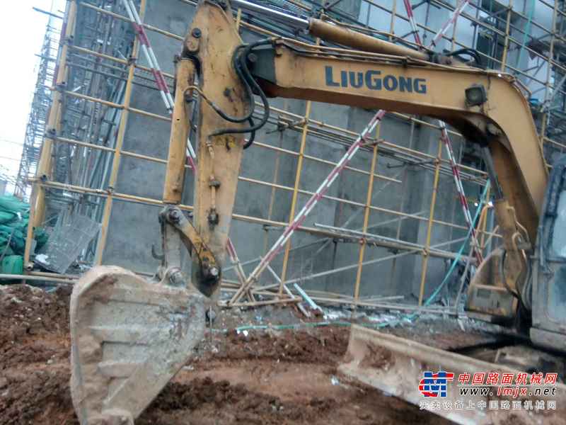 贵州出售转让二手5600小时2011年柳工CLG908C挖掘机
