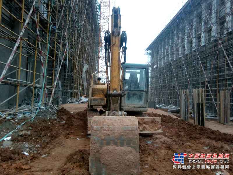 贵州出售转让二手5600小时2011年柳工CLG908C挖掘机