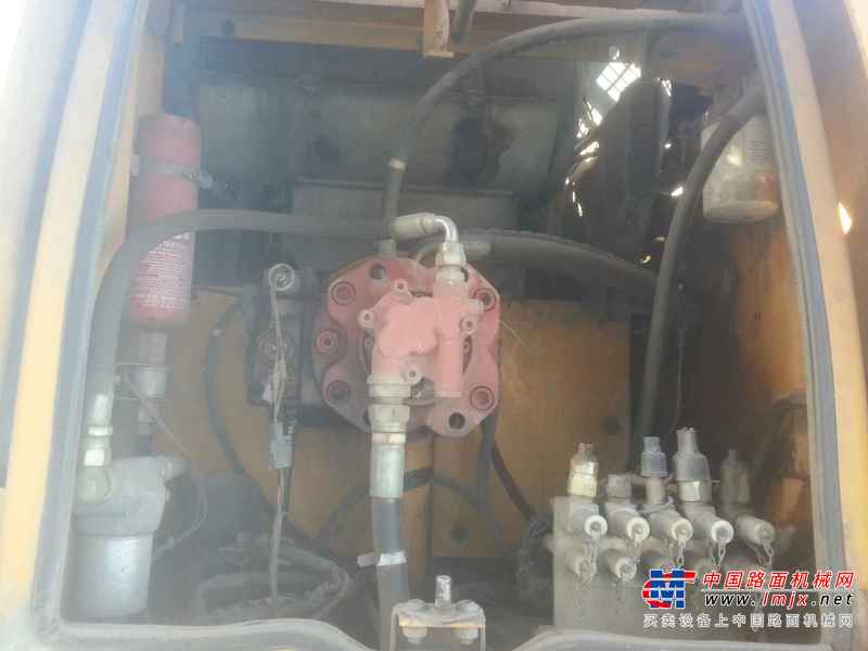 河北出售转让二手25000小时2006年现代轮挖R130W挖掘机