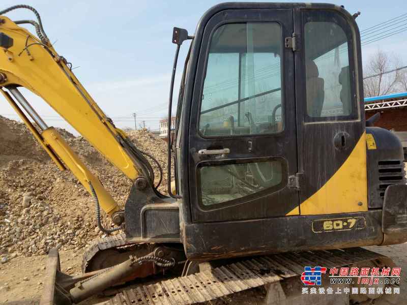 辽宁出售转让二手9000小时2011年现代R60挖掘机