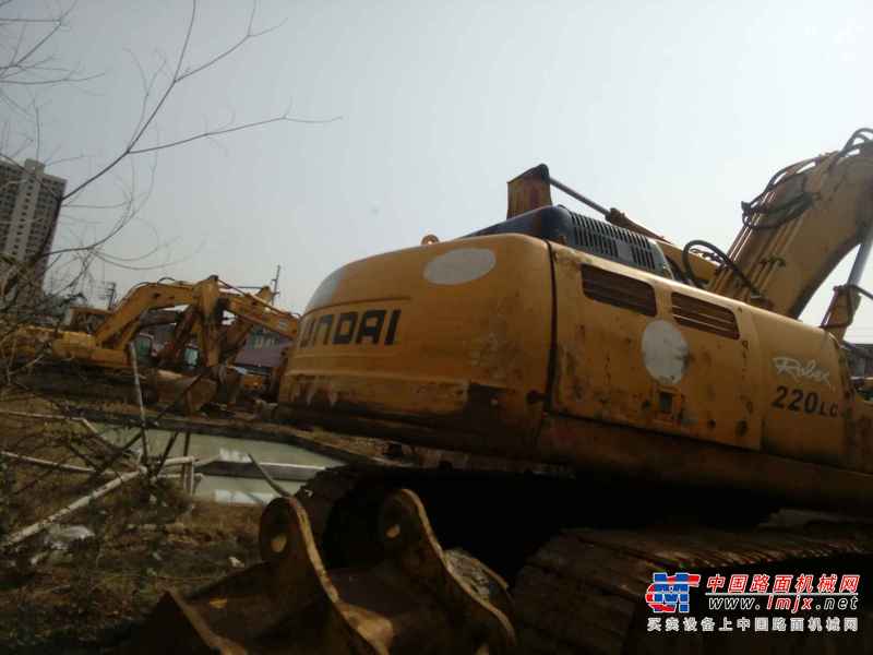 江西出售转让二手8600小时2009年现代R220LC挖掘机