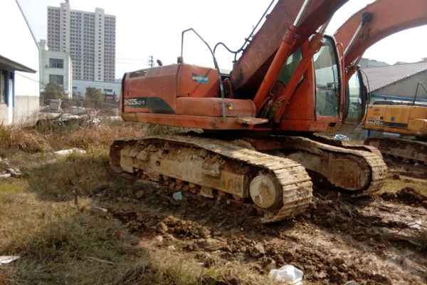 江西出售转让二手6800小时2009年斗山DH225LC挖掘机