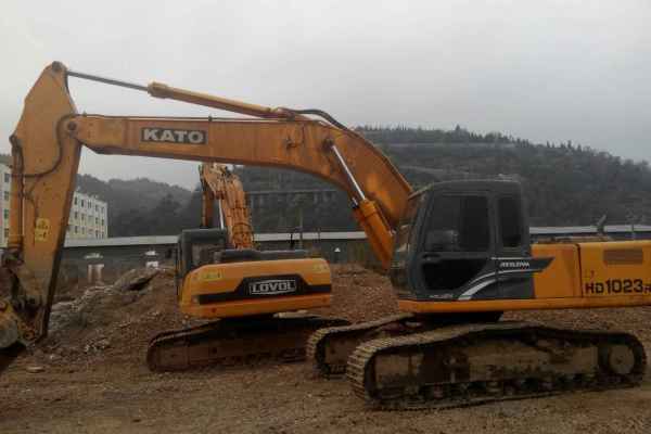 云南出售转让二手6000小时2012年加藤HD1023R挖掘机