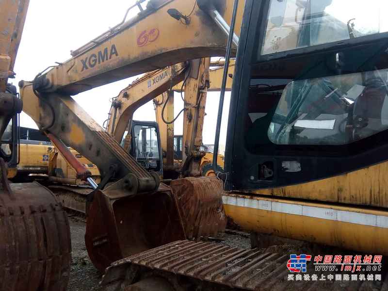 贵州出售转让二手6809小时2011年厦工XG822LC挖掘机