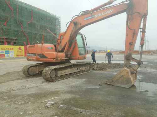 云南出售转让二手10000小时2011年斗山DH150LC挖掘机