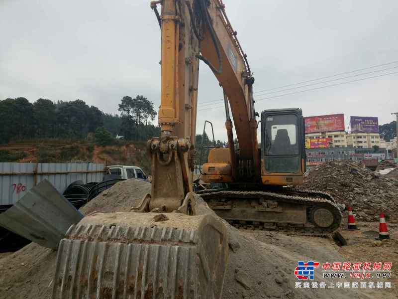 云南出售转让二手8000小时2010年福田雷沃FR220挖掘机