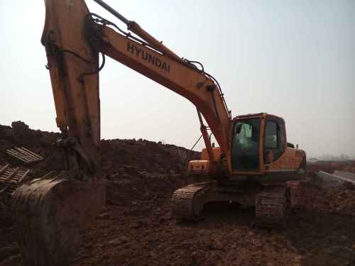 江苏出售转让二手8800小时2013年现代R215挖掘机