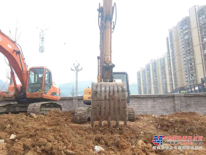 贵州出售转让二手6900小时2011年玉柴YC240LC挖掘机