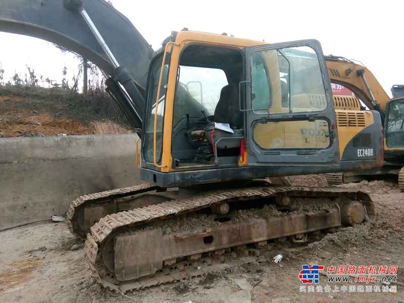贵州出售转让二手8890小时2010年沃尔沃EC240B挖掘机