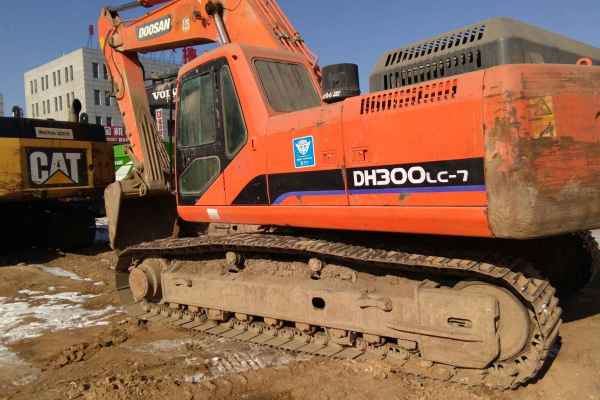 内蒙古出售转让二手4000小时2011年斗山DH300LC挖掘机