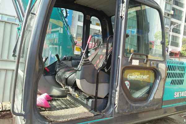 四川出售转让二手6800小时2012年神钢SK140LC挖掘机