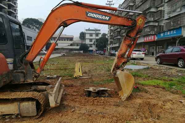 湖南出售转让二手10000小时2010年斗山DH55挖掘机