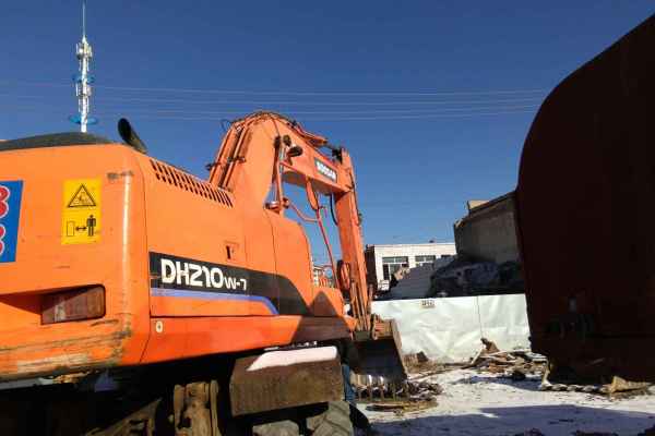 内蒙古出售转让二手8000小时2010年斗山轮挖DH210W挖掘机