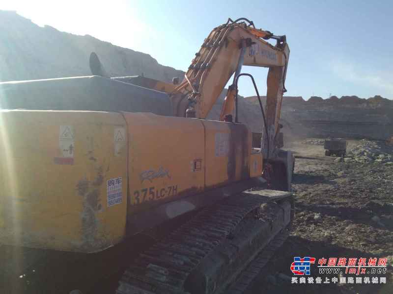 内蒙古出售转让二手9000小时2010年现代R375LC挖掘机