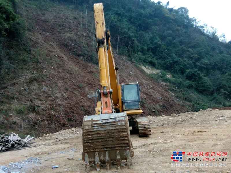 贵州出售转让二手8600小时2011年小松PC240LC挖掘机