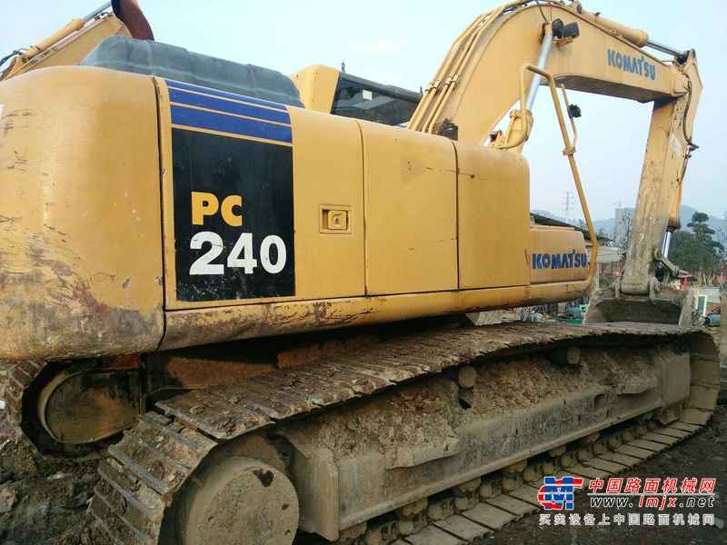 贵州出售转让二手8620小时2010年柳工CLG225C挖掘机