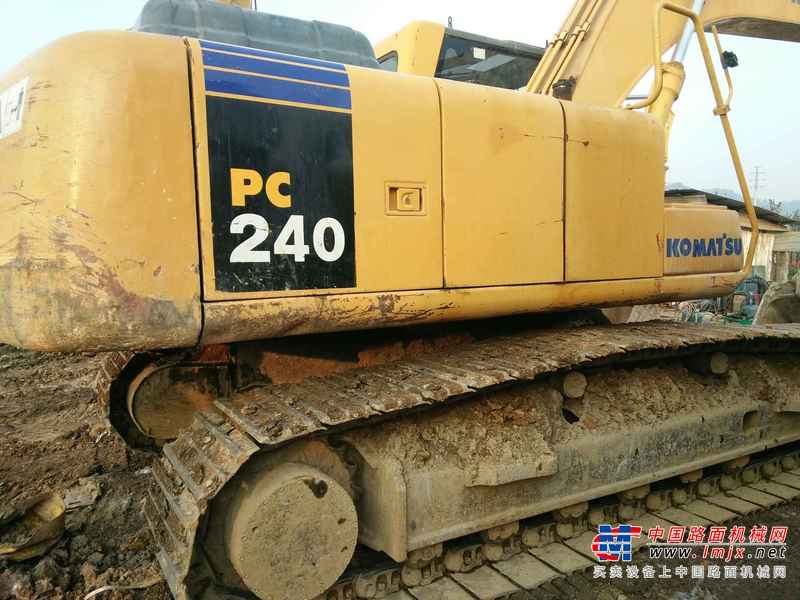 贵州出售转让二手8620小时2010年柳工CLG225C挖掘机
